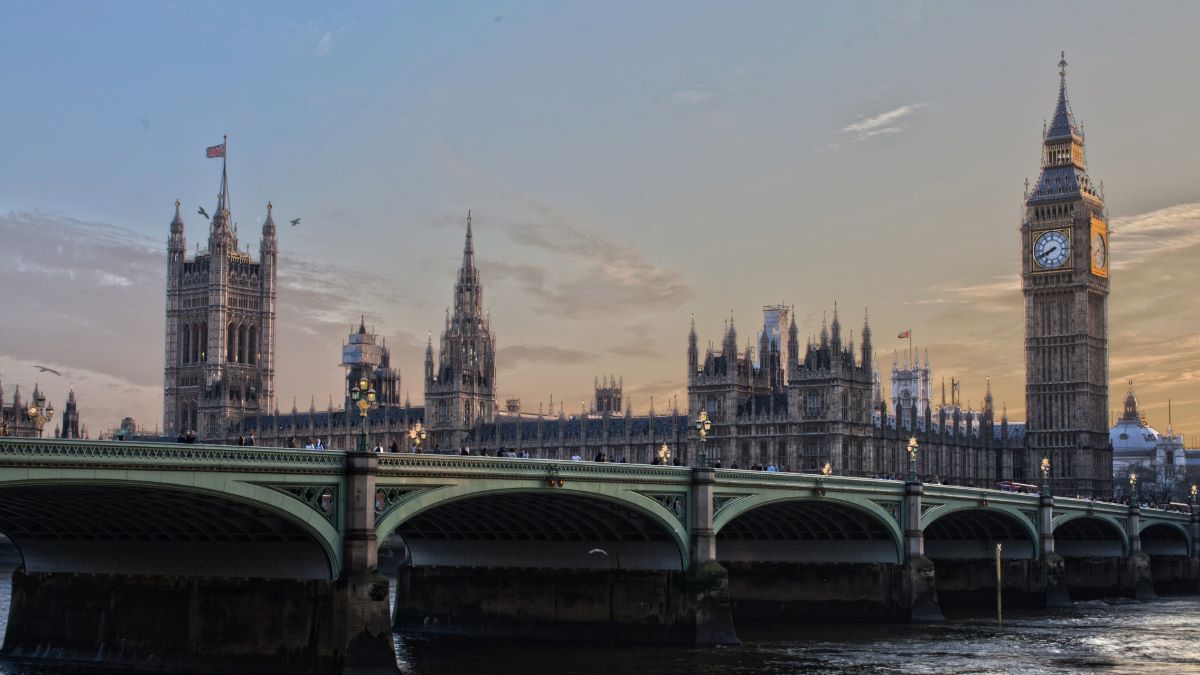 Big Ben, houses of parliament and the Victoria tower at dawn